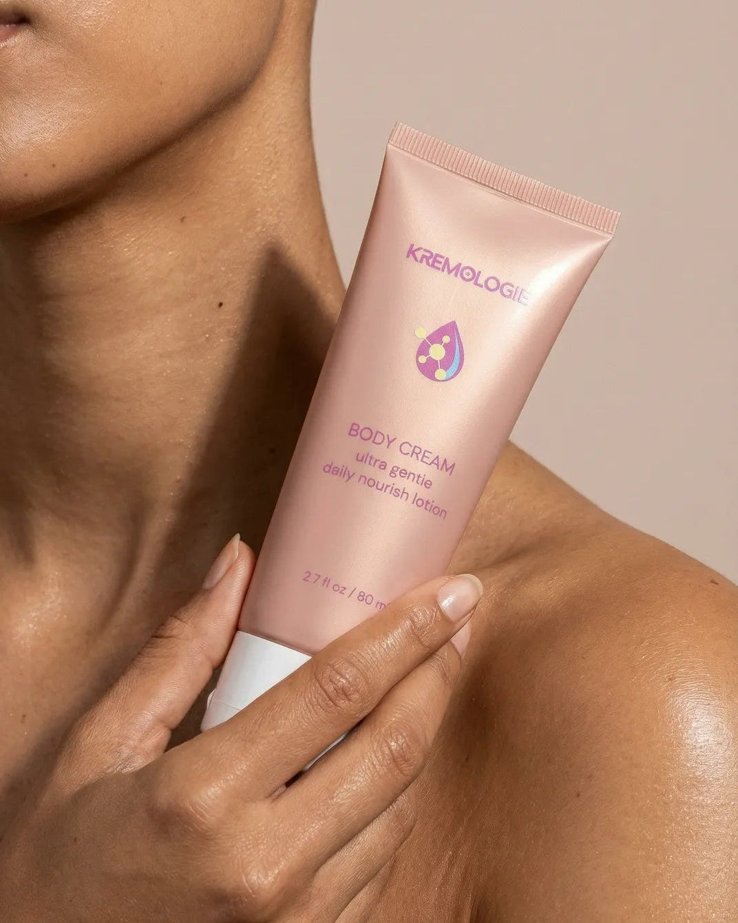 Kremologie body Cream Product photo on Shoulder Model